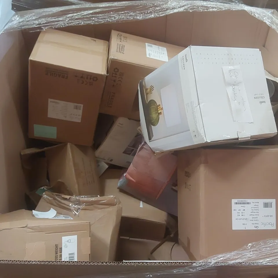 PALLET CONTAINING A VERY LARGE QUANTITY OF ASSORTED DESIGNER LIGHTING PRODUCTS TO INCLUDE: CEILING LIGHT, TABLE LAMP, FLOOR LAMPS ECT