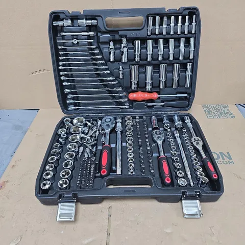 216 RATCHET AND WRENCH SET IN BLACK CASE