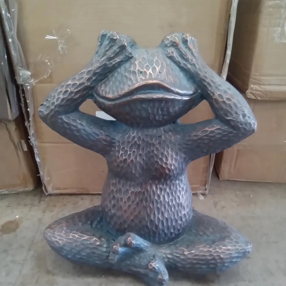 BOXED SEE NO EVIL FROG FIGURE 