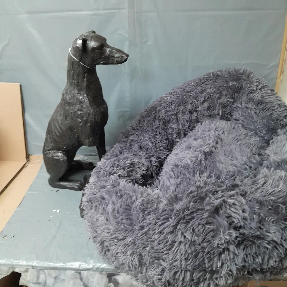 APPROXIMATELY 8 HOUSEHOLD AND GARDEN PRODUCTS TO INCLUDE DOG BED AND A LURCHER GARDEN STATUE
