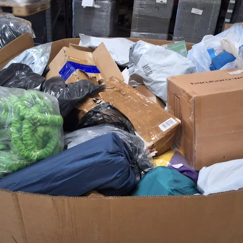 PALLET CONTAINING A LARGE QUANTITY OF HOSES