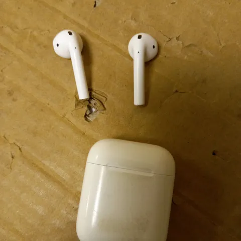 APPLE AIRPODS