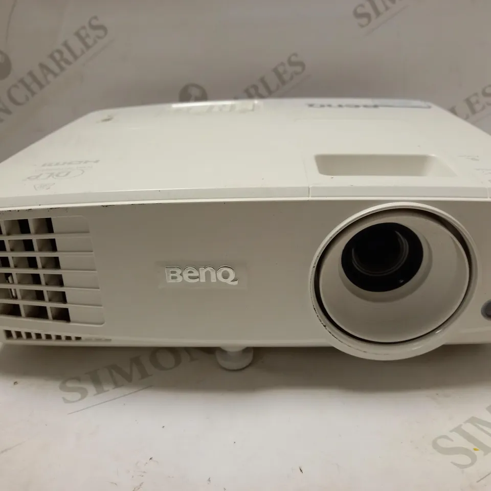 BENQ MX525 PROJECTOR 