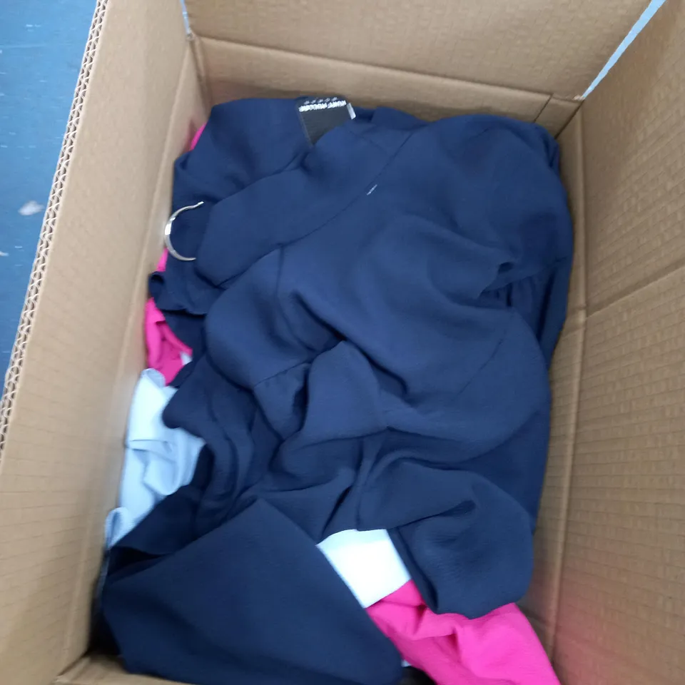 BOX OF APPROXIMATELY 10 WOMENS ASSORTED ITEMS TO INCLUDE DENIM JACKETS, T-SHIRT, DRESS ETC