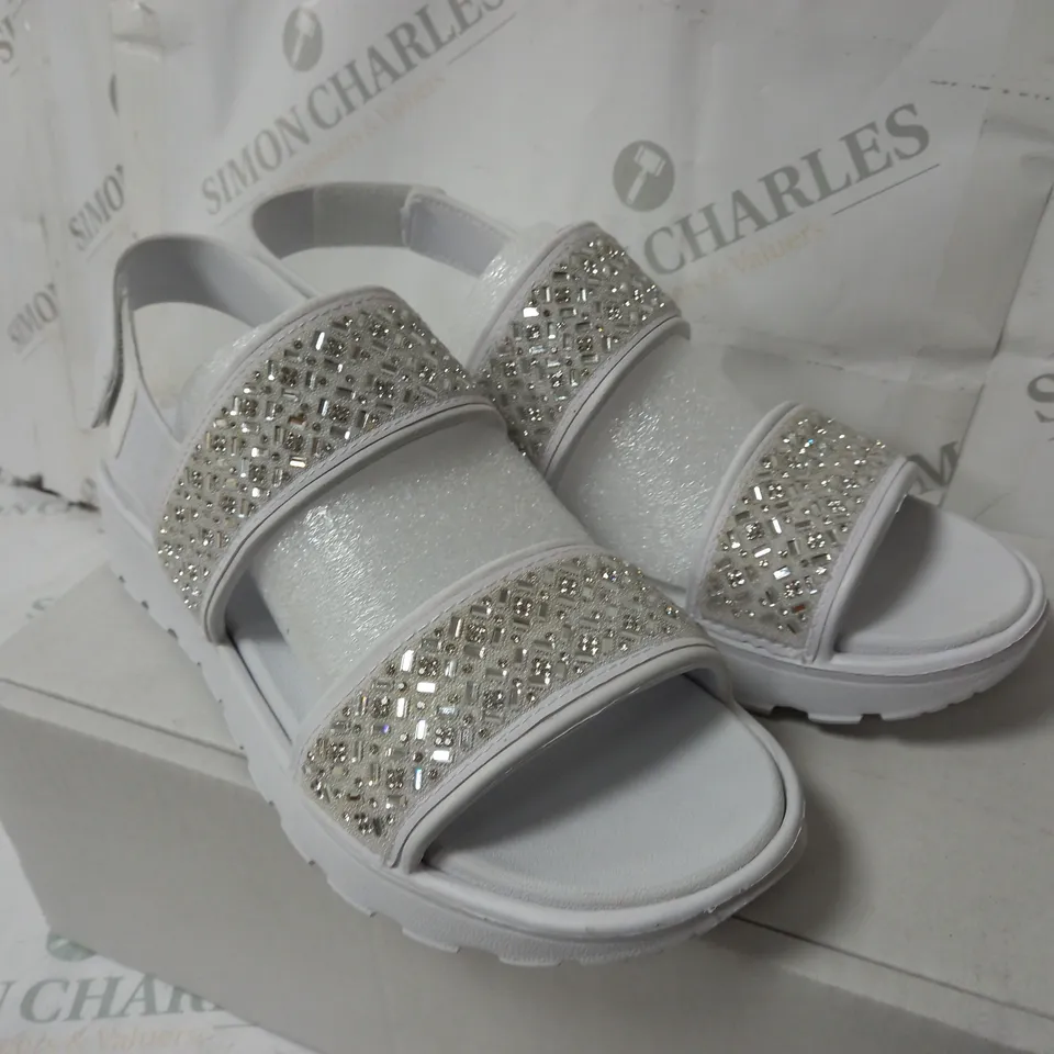 SKECHERS FOOTSTEPS GLAM PARTY SLINGBACK SANDAL WHITE SIZE 7
