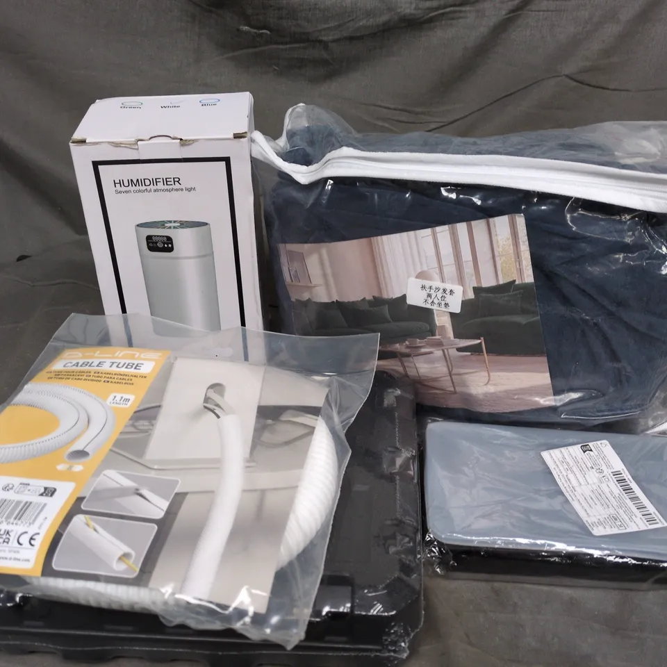 APPROXIMATELY 15 ASSORTED HOUSEHOLD PRODUCTS TO INCLUDE SEAT COVERS, HUMIDIFIER, CABLE TUBE, ETC - COLLECTION ONLY