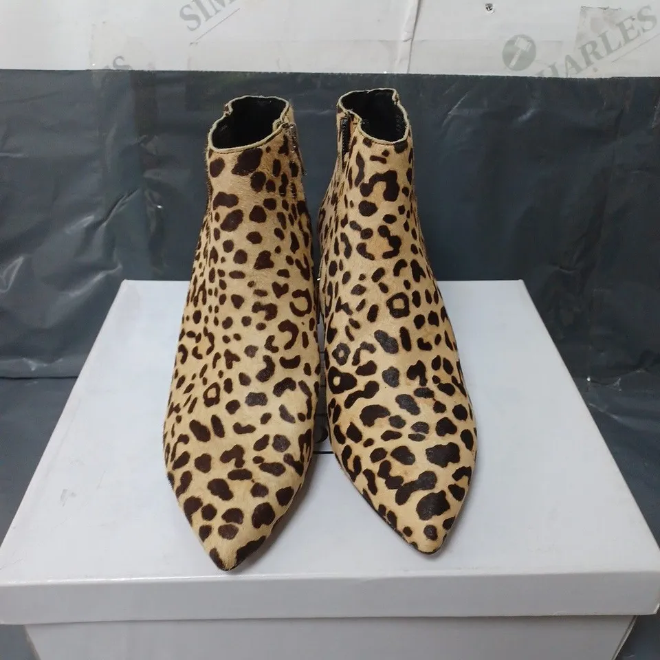 BOXED PAIR OF STEVE MADDEN LEOPARD PRINT ANKLE BOOTS SIZE 37