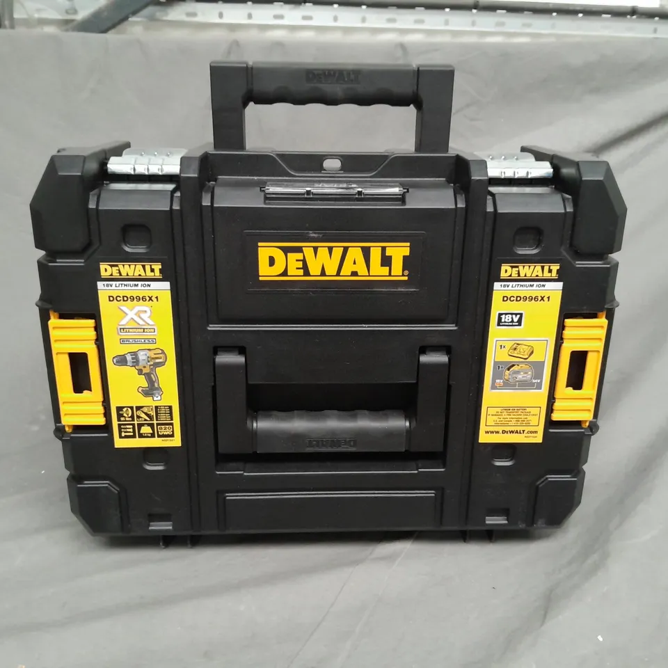 DEWALT DRILL SET WITH HEAVY DUTY CASE