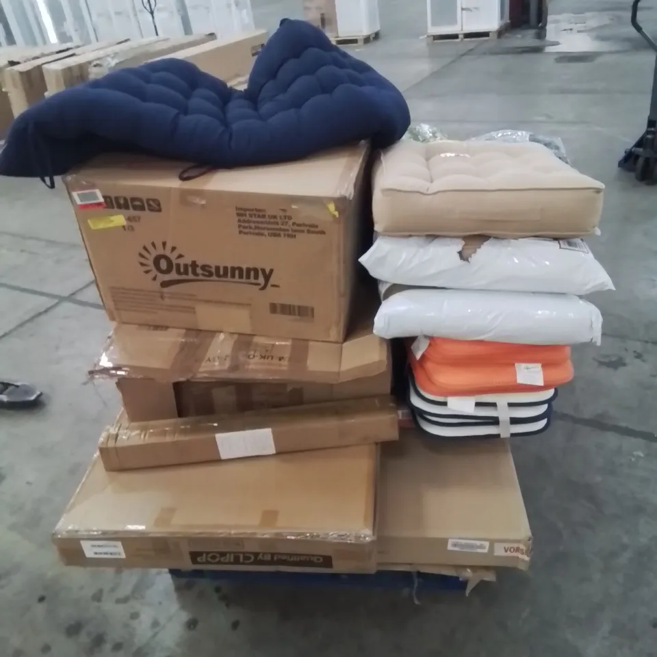A PALLET OF VARIOUS FURNITURE PARTS AND CUSHIONS 