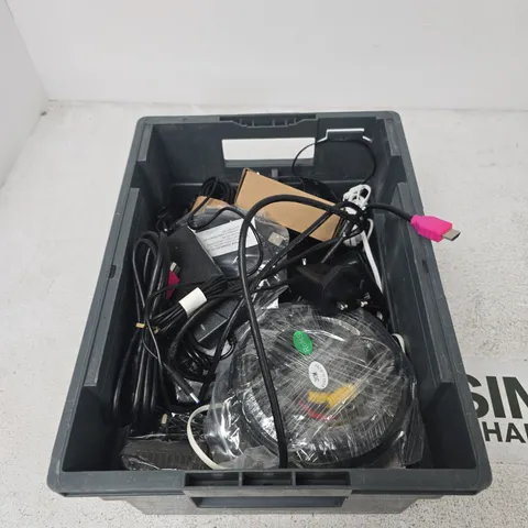 TOTE OF APPROXIMATELY 12 ASSORTED ITEMS TO INCLUDE: BACK UP PAD WET OR DRY 