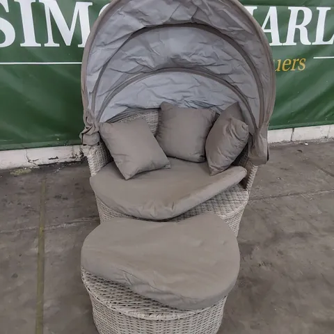DESIGNER INNOVATORS RATTAN CIRCULAR PATIO SEAT WITH SUN CANOPY & FOOTSTOOL