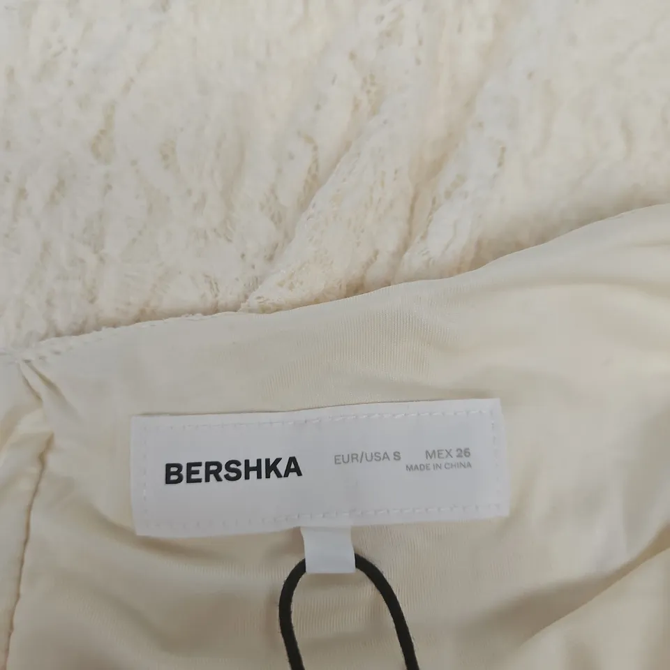 BERSHKA WHITE LACE MERMAID DRESS – WOMEN'S SIZE S (UK 8-10, EU/USA S; MEX 26) MADE IN CHINA