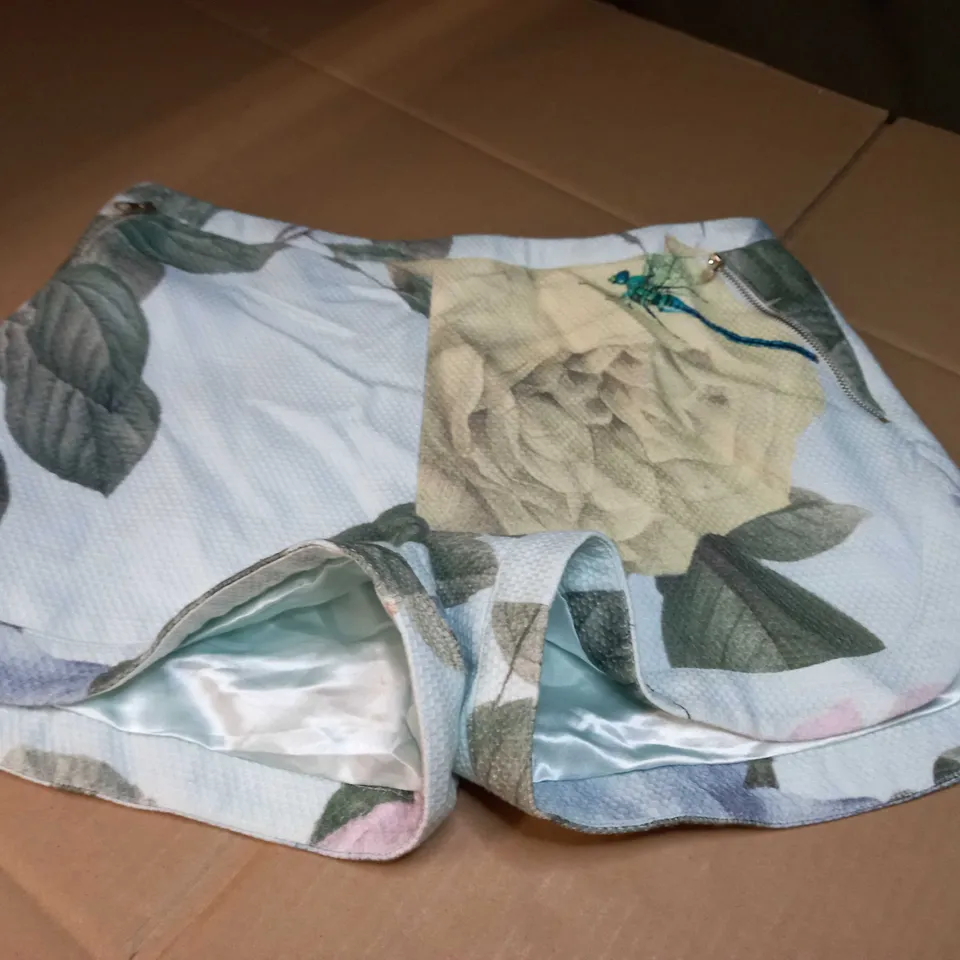 TED BAKER LIGHT GREEN/LARGE FLORAL PRINT WAFFLE SHORTS