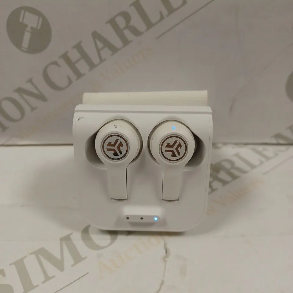 JLAB WIRELESS EARBUDS IN WHITE WITH GREY CHARGING CASE