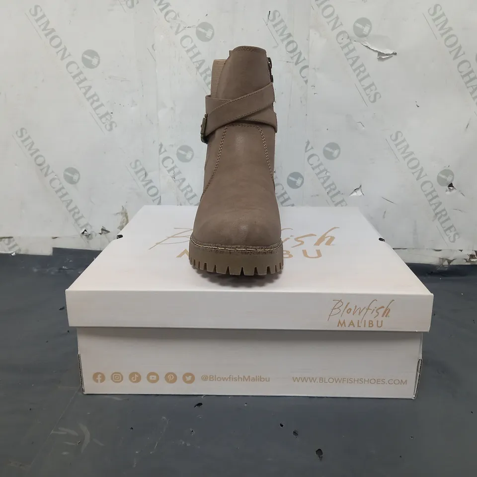 BOXED PAIR OF BLOWFISH MALIBU ANKLE BOOTS IN ALMOND SIZE 6