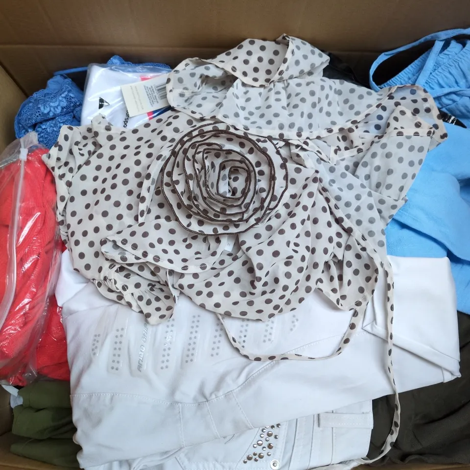 APPROXIMATELY 30 ASSORTED CLOTHING ITEMS IN VARIOUS SIZES, STYLES & COLOURS TO INCLUDE BRANDS SUCH AS PRETTY LAVISH, BAIDA, SCIMITAR, ETC - COLLECTION ONLY