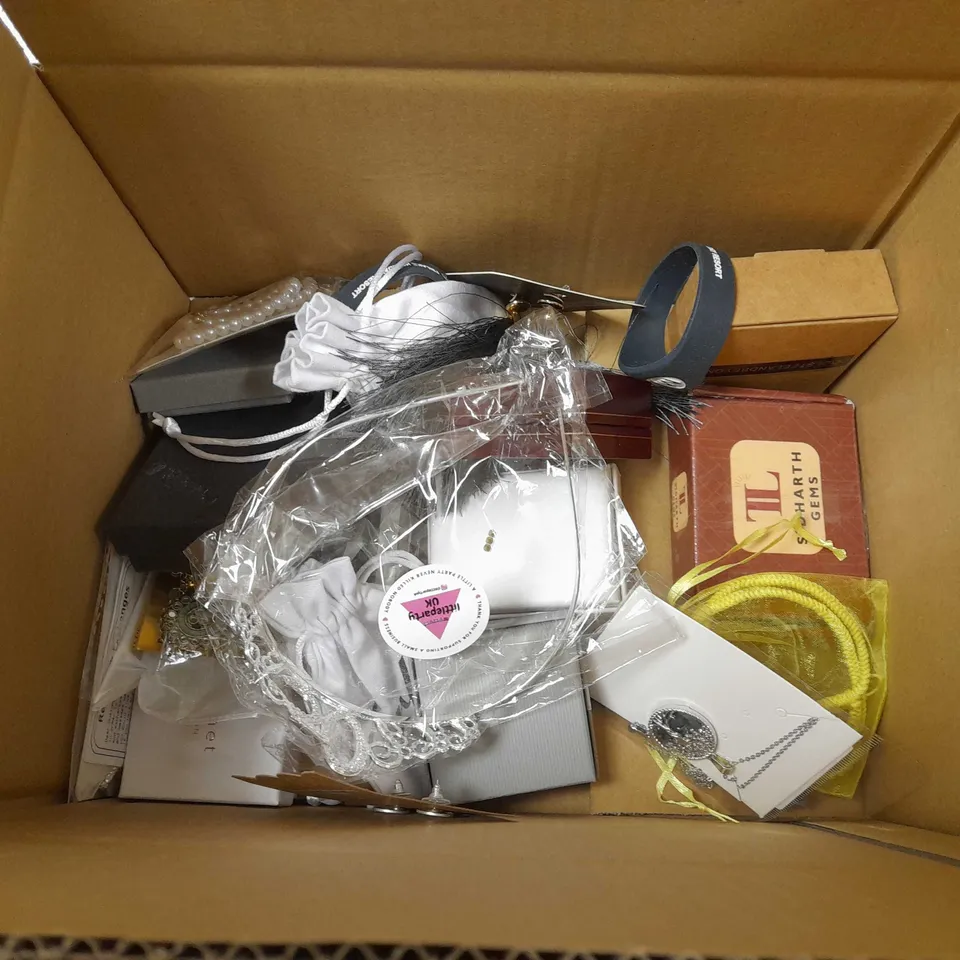 LOT OF APPROX 15 ASSORTED ITEMS TO INCLUDE-WATCH STRAPS-EAR RINGS-BRACLET