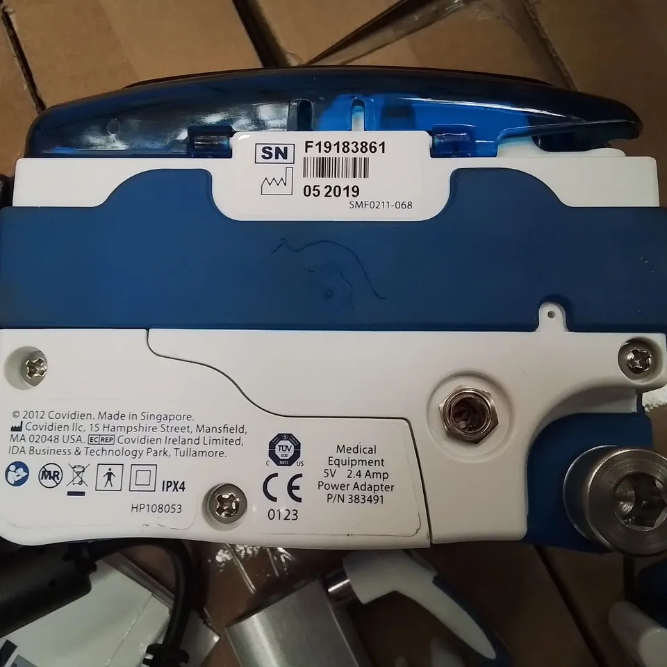 BOXED COVIDIEN KANGAROO JOEY ENTERAL FEED & FLUSH PUMP WITH POLE CLAMP