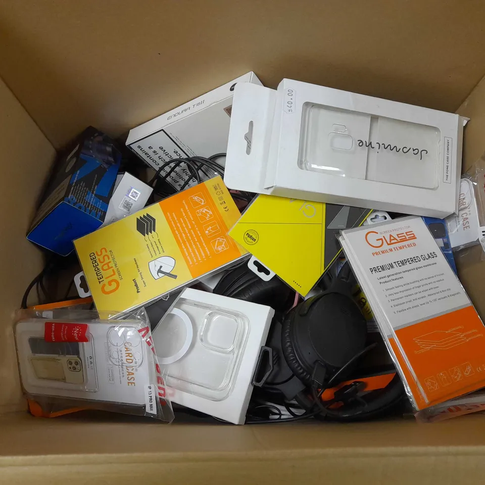LOT OF APPROX 20 ASSORTED ITEMS TO INCLUDE - FREEMAX TWISTER 80W - INSTA MINI 8 CAMERA - GOJI HEADPHONES ECT