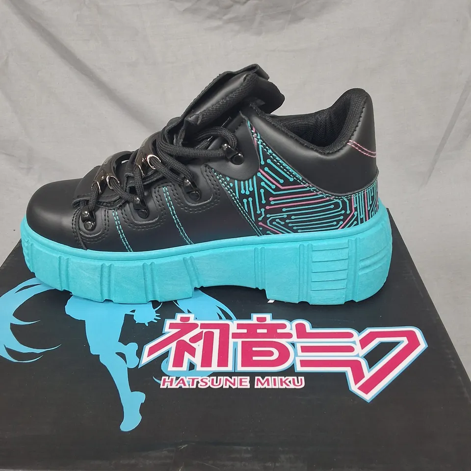 BOXED KOI HATSUNE MIKU ANDROID CHUNKY TRAINERS IN BLACK - UK4