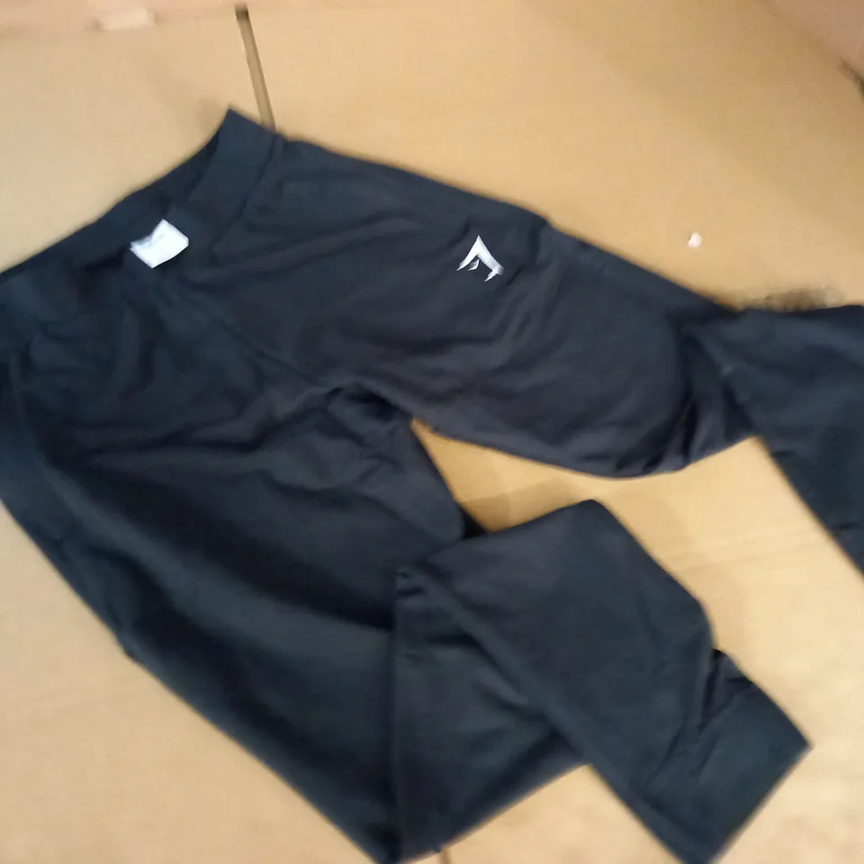 GYMSHARK BLACK TRAINING JOGGERS - XS