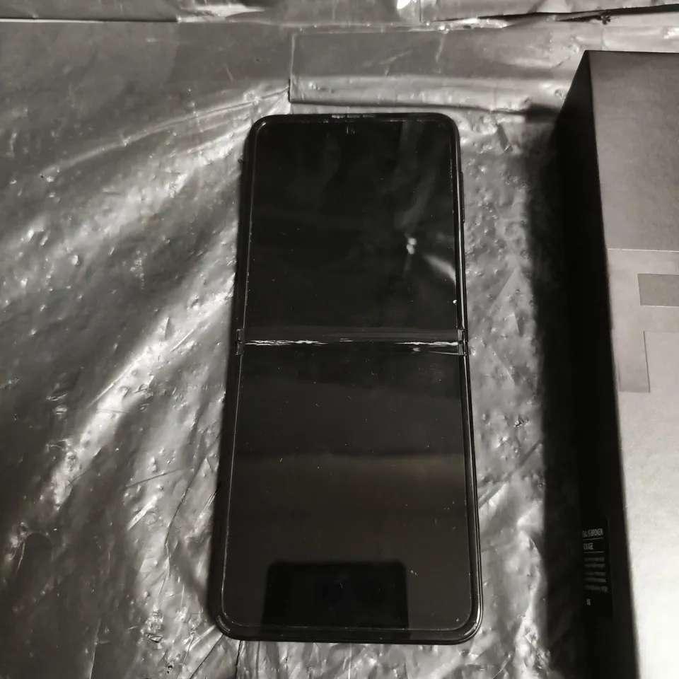 SAMSUNG GALAXY Z FLIP4 SMARTPHONE 256GB GRAPHITE – WITH BOX (SM-F721B)