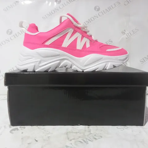 BRAND NEW BOXED PAIR OF KOI VEGAN LEATHER SILENT AMITY TRIDENT PLATFORM MARY JANE SHOES IN PINK UK SIZE 6
