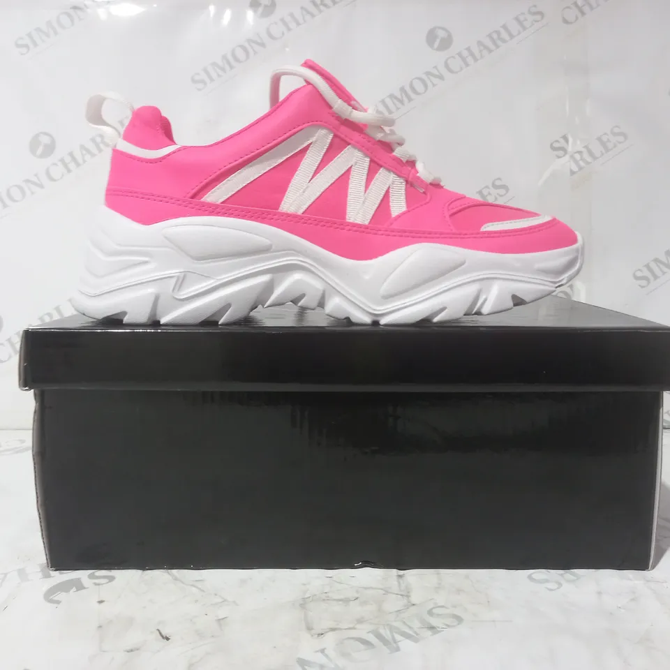 BRAND NEW BOXED PAIR OF KOI VEGAN LEATHER SILENT AMITY TRIDENT PLATFORM MARY JANE SHOES IN PINK UK SIZE 6