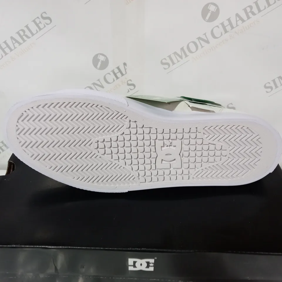 BOXED DC MENS MANUAL TRAINERS - OFF WHITE SIZE 9