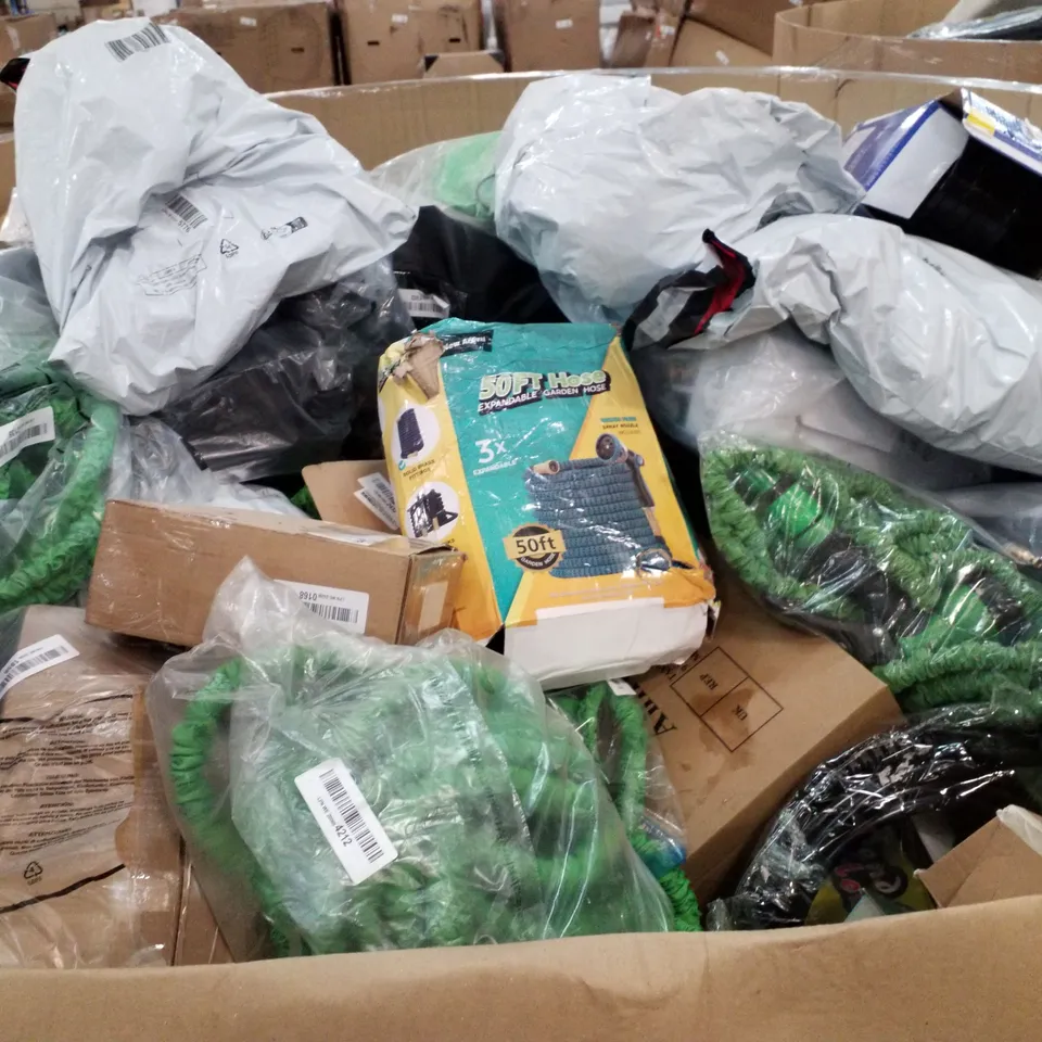 PALLET OF ASSORTED GARDEN HOSES 