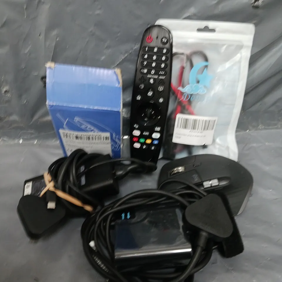 APPROXIMATELY 10 ASSORTED COMPUTER/PERIPHERALS ITEMS TO INCLUDE WIRELESS MOUSE, TV REMOTE, COMPUTER CABLES, ETC