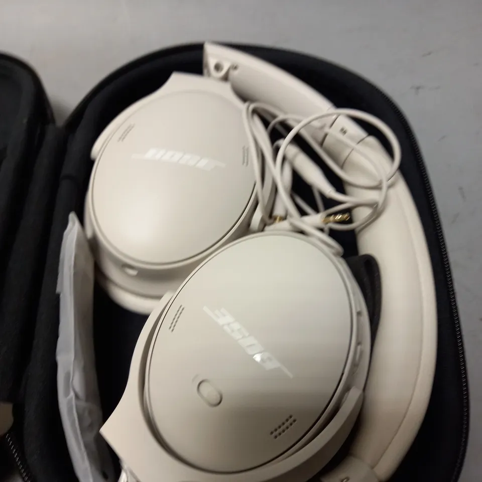 BOXED BOSE QUIETCOMFORT HEADPHONES