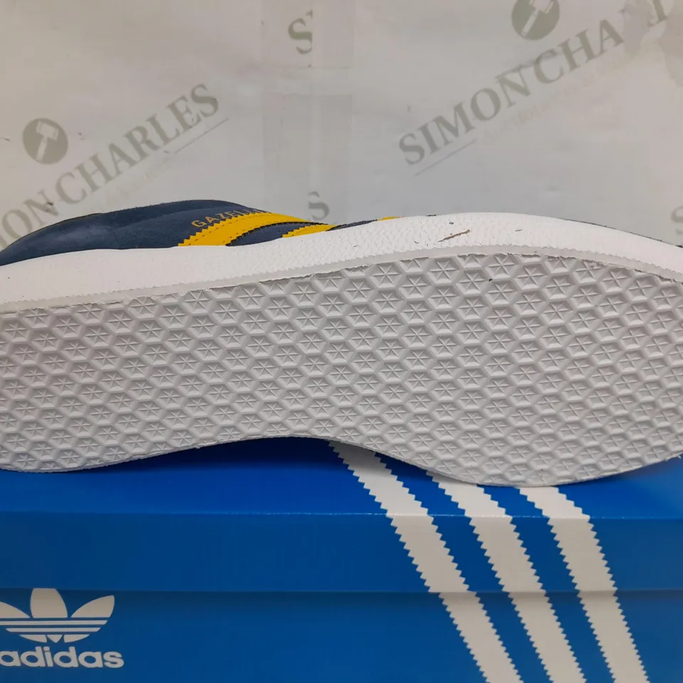 BOXED PAIR OF ADIDAS MENS GAZELLE ORIGINALS IN NAVY/YELLOW - UK 9.5