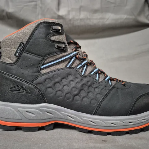 BOXED PAIR OF ROCKTRAIL MEN'S HIKING BOOTS IN BLACK/GREY/ORANGE/LIGHT BLUE UK SIZE 9