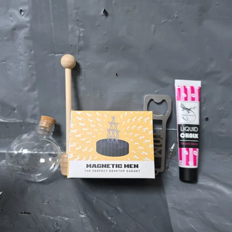 APPROXIMATELY 13 ASSORTED ITEMS TO INCLUDE - LIQUID CHALK ,MAGNETIC MEN , TOM BOTTLE OPENER ETC