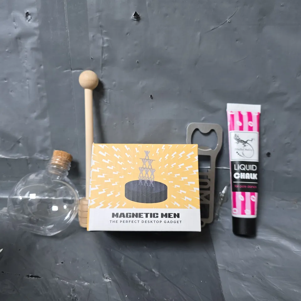 APPROXIMATELY 13 ASSORTED ITEMS TO INCLUDE - LIQUID CHALK ,MAGNETIC MEN , TOM BOTTLE OPENER ETC