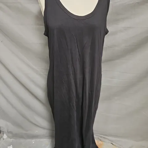 OGL SCOOP NECK MAXI DRESS IN BLACK SIZE 2XL