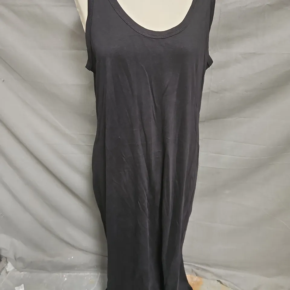 OGL SCOOP NECK MAXI DRESS IN BLACK SIZE 2XL