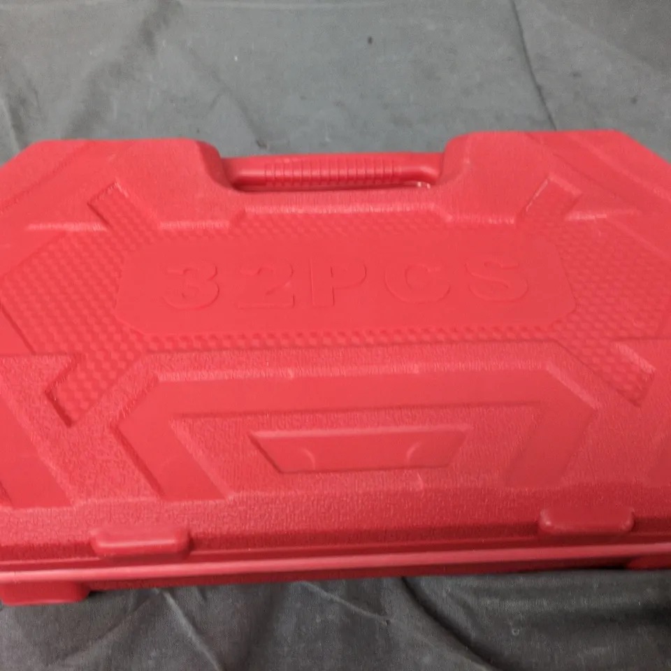 32-PIECE SOCKET SET IN RED CASE