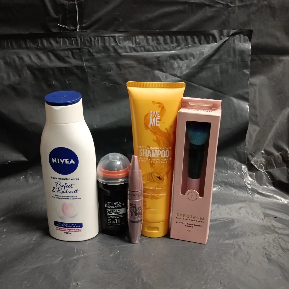 APPROXIMATEY 20 ASSORTED HEALTH AND BEAUTY PRODUCTS TO INCLUDE - NIVEA BODY LOTION - GIVE ME SHAMPOO AND MAYBELLINE MASCARA