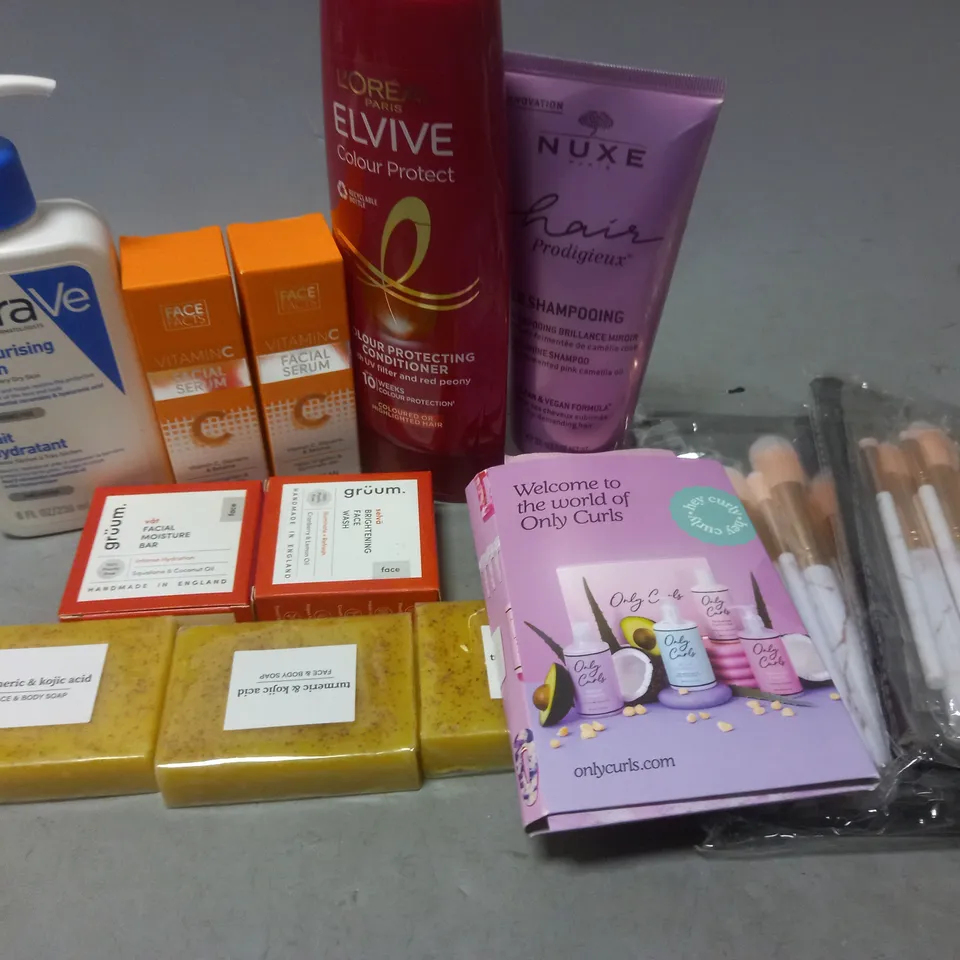 APPROXIMATELY 20 ASSORTED ITEMS TO INCLUDE CERAVE MOISTURISING LOTION, LOREAL ELVIVE CONDITIONER, NUXE SHAMPOO, GRUUM FACE WASH, FACE FACTS FACIAL SERUM