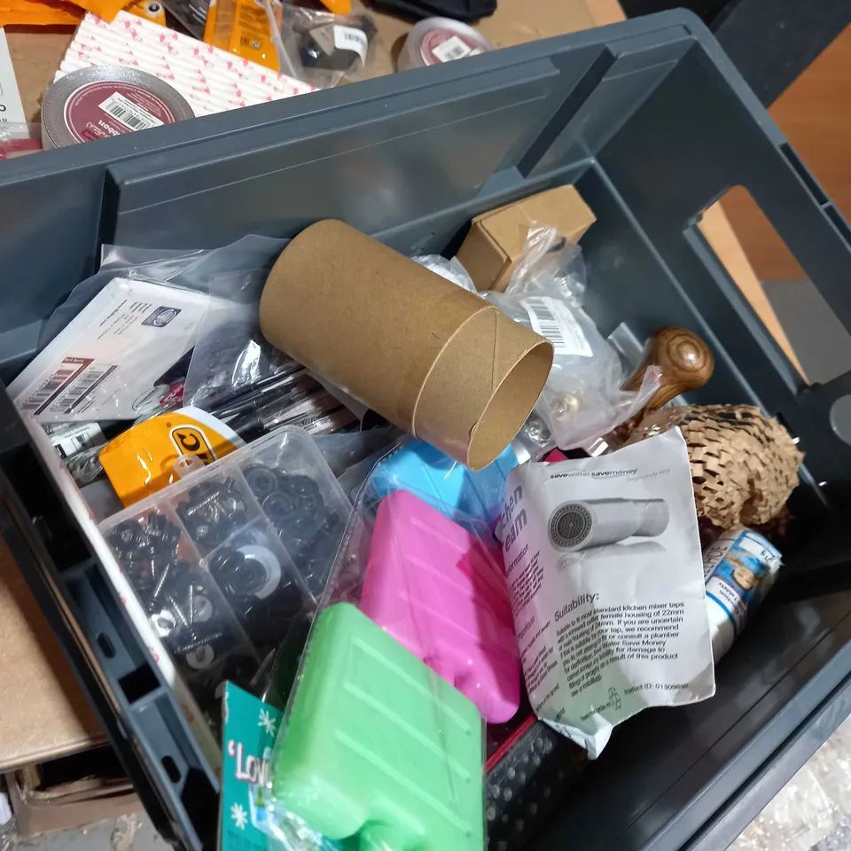 TOTE OF APPROXIMATELY 20 ITEMS TO INCLUDE A HOBBYCRAFT HAIR REMOVER, 10M MEASURING TAPE AND A KITCHEN STREAM
