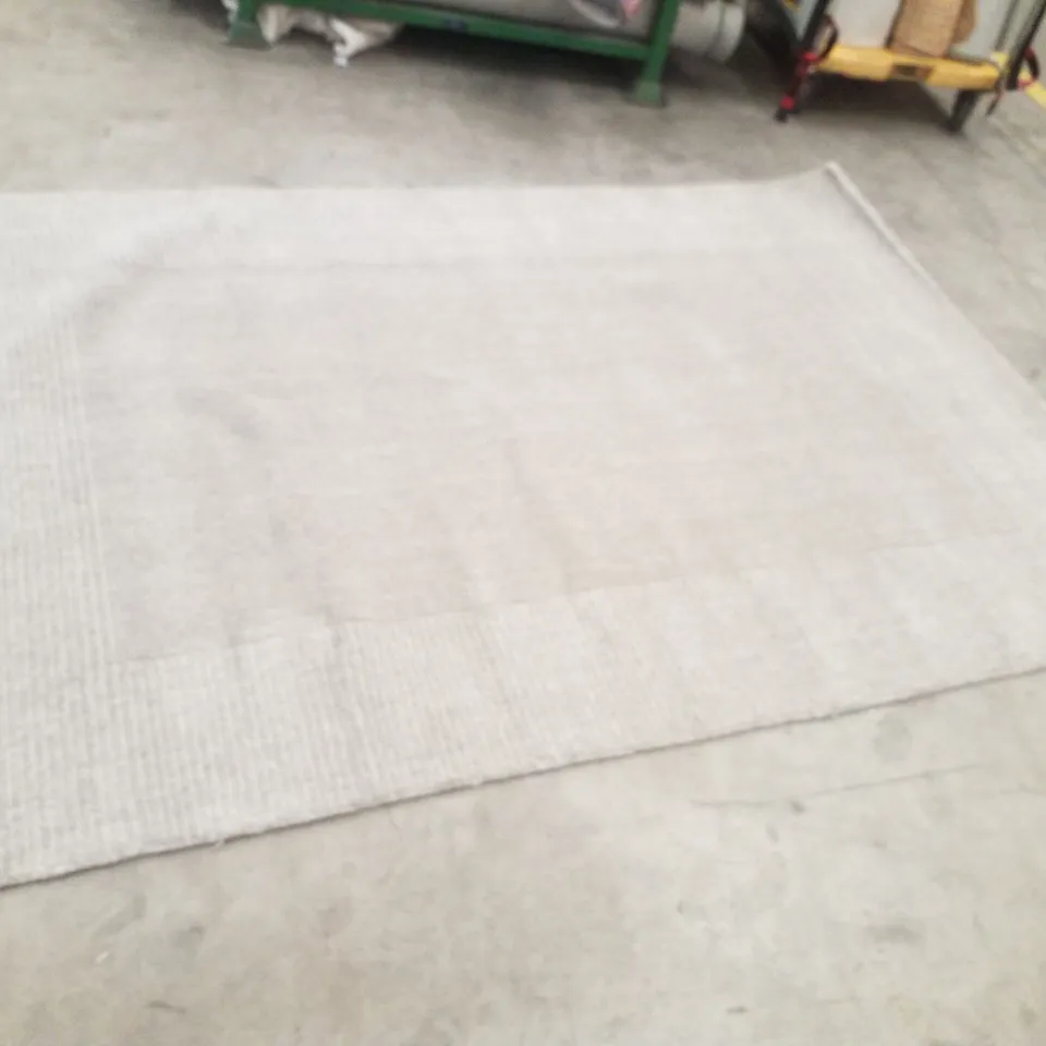 QUALITY DESIGNER AREA RUG    - APPROXIMATELY 230X159CM