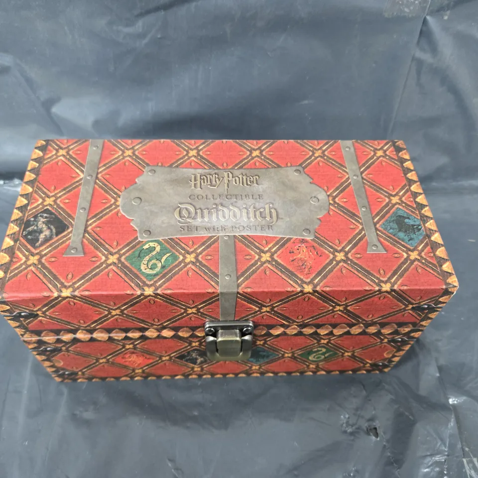 HARRY POTTER COLLECTIBLE QUIDDITCH SET