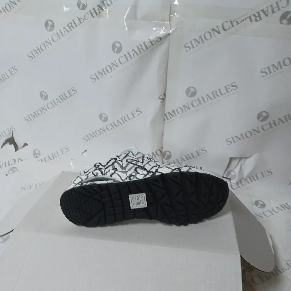 SKECHERS UNO SPREAD - BLACK/WHITE - SIZE 5 