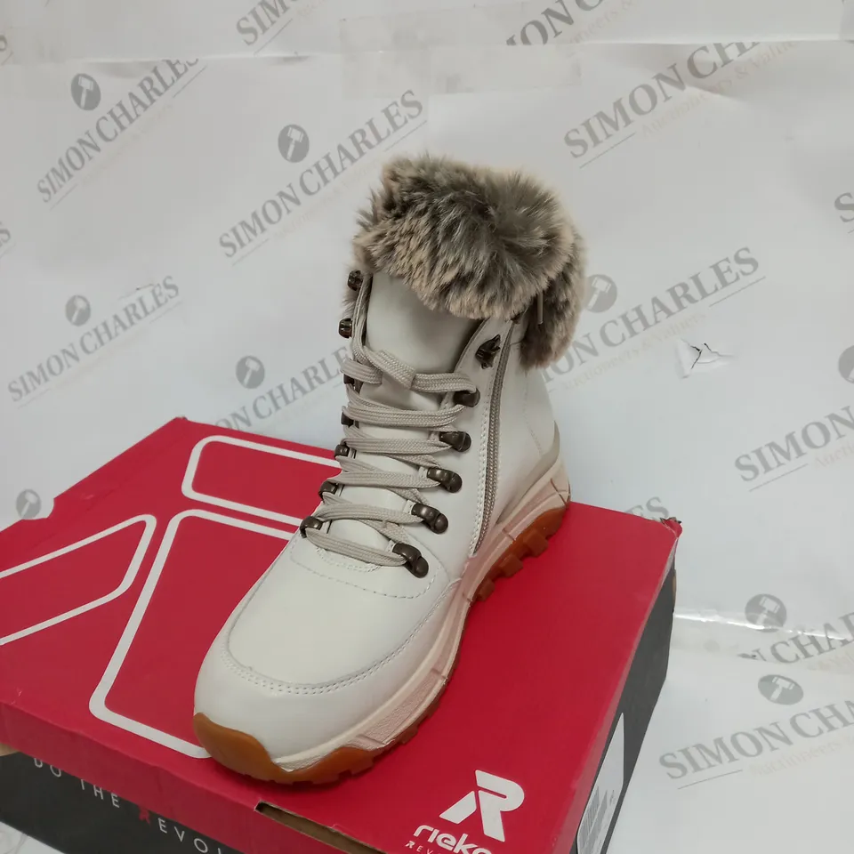 BOXED PAIR OF RIEKER REVOLUTION HIKER WHITE BOOTS SIZE 4