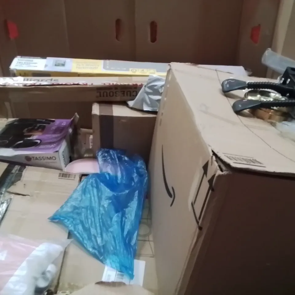 PALLET OF ASSORTED HOUSEHOLD GOODS AND PRODUCTS TO INCLUDE;GAMING CHAIR,PLAY MATS,PLAYPEN