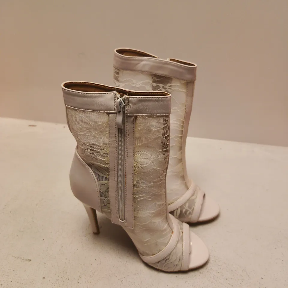 UK 5 KOI FOOTWEAR WHITE LACE KNEE-HIGH BOOTS – WOMEN