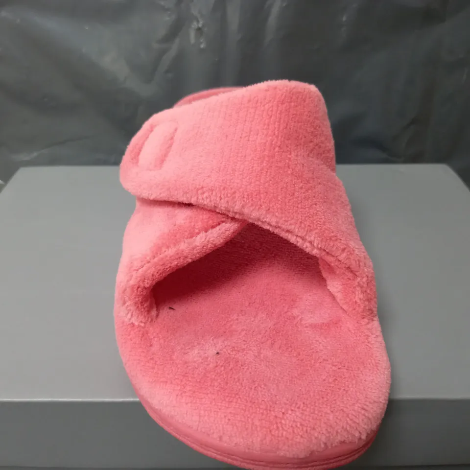 VIONIC INDULGE RELAX SLIPPERS IN BRIGHT PINK - UK 6