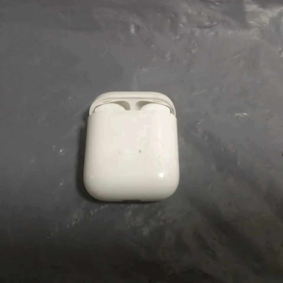 APPLE AIR PODS FIRST GENERATION IN WHITE 